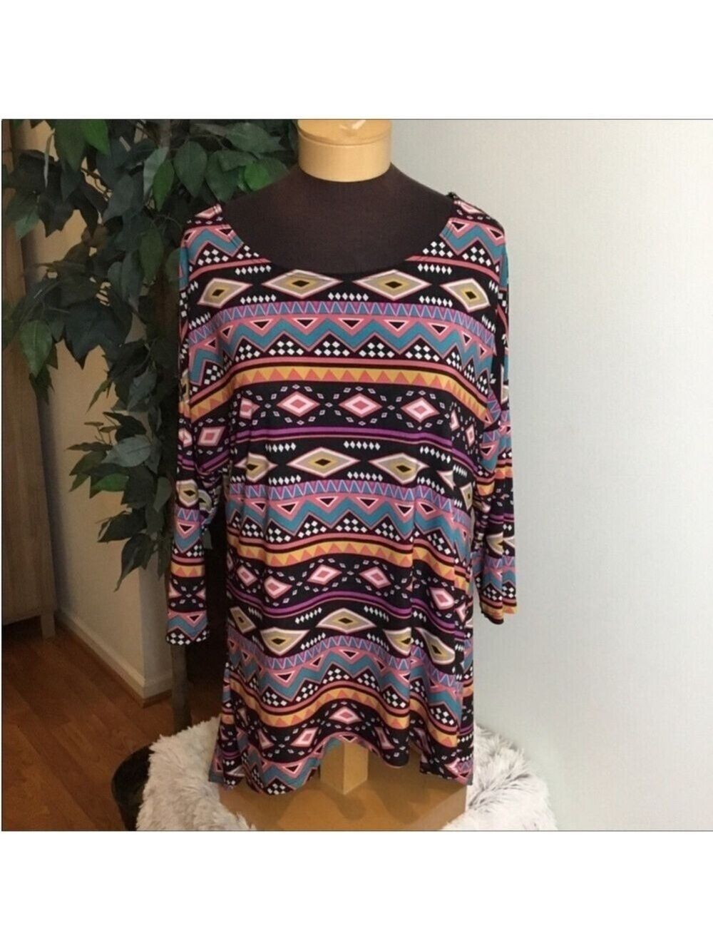 AZULES HI/LO Blouse Womans large multi colored patterned stretch crewneck